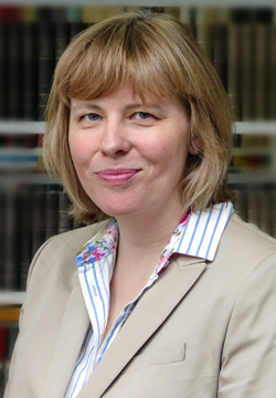 Bundesverwaltungsgericht: Wechsel im Pressesprecher-Amt - Petra Hoock grüßt als neue Pressesprecherin am Bundesverwaltungsgericht in Leipzig (Foto. Bundesverwaltungsgericht)