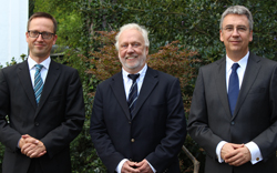 Bundeskartellamt: Konrad Ost grüßt als neuer Vize-Präsident - Prof. Dr. Konrad Ost ist neuer Vize-Präsident beim Bundeskartellamt in Bonn - Foto: Bundeskartellamt