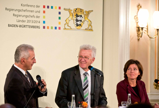 Offene Fragen zum geplanten ARD-ZDF-Jugendkanal - Foto: v.l.n.r.: Sachsens Ministerpräsident Stanislav Tillich, der MPK-Vorsitzende und Ministerpräsident von Baden-Württemberg, Winfried Kretschmann, und die Ministerpräsidentin von Rheinland-Pfalz, Malu Dreyer, bei der Pressekonferenz